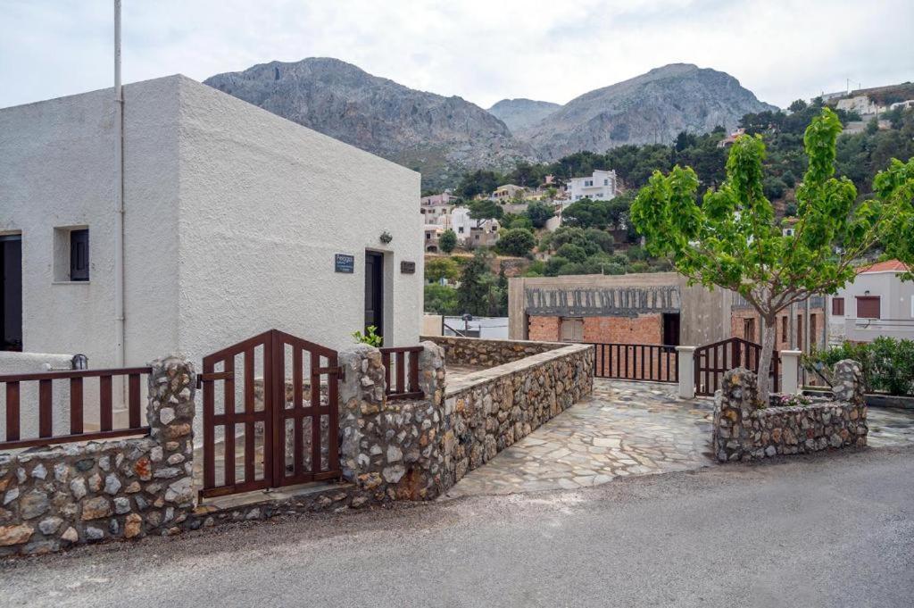 Pelagos Seafront Accommodation - George Myrties Dış mekan fotoğraf